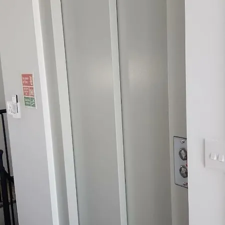 Апартаменты 2 Bedroom Spacious Duplex Penthouse - P0010